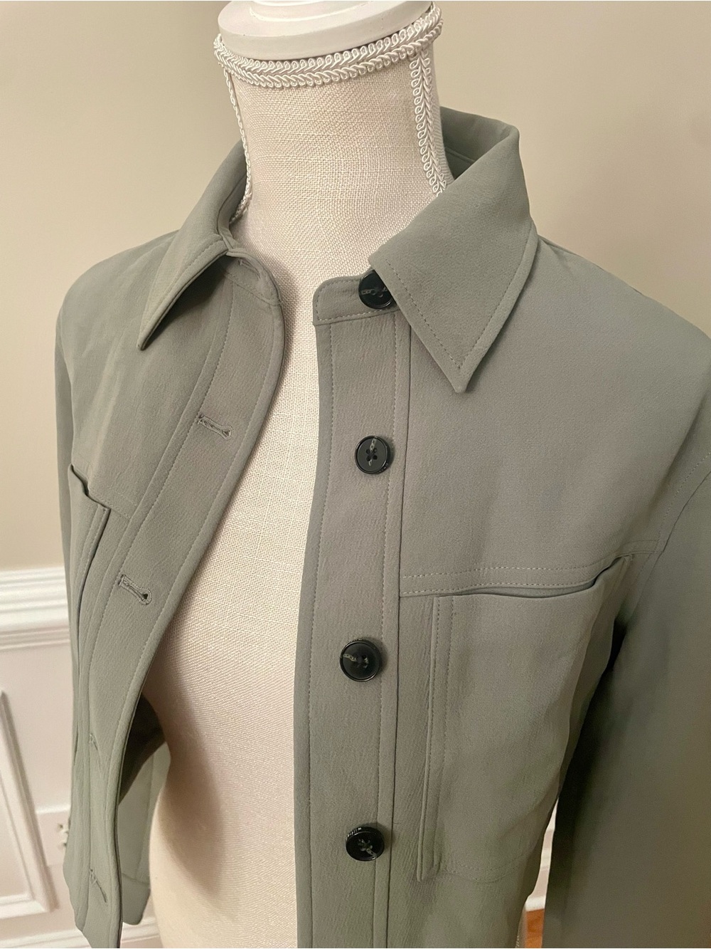 Aritzia Wilfred Little Cropped Crepette Jacket Smoky Sage Green Size X Small NWT - Picture 4 of 10